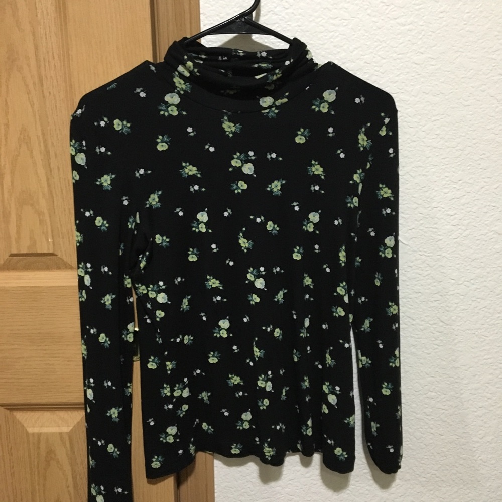 Yellow flower pattern black turtleneck
